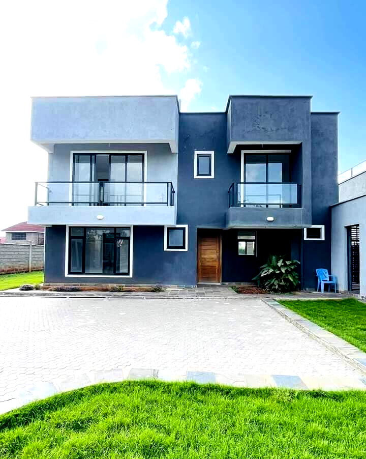 4BR All-Ensuite Townhouse with Rooftop Terrace & DSQ - Kitengela