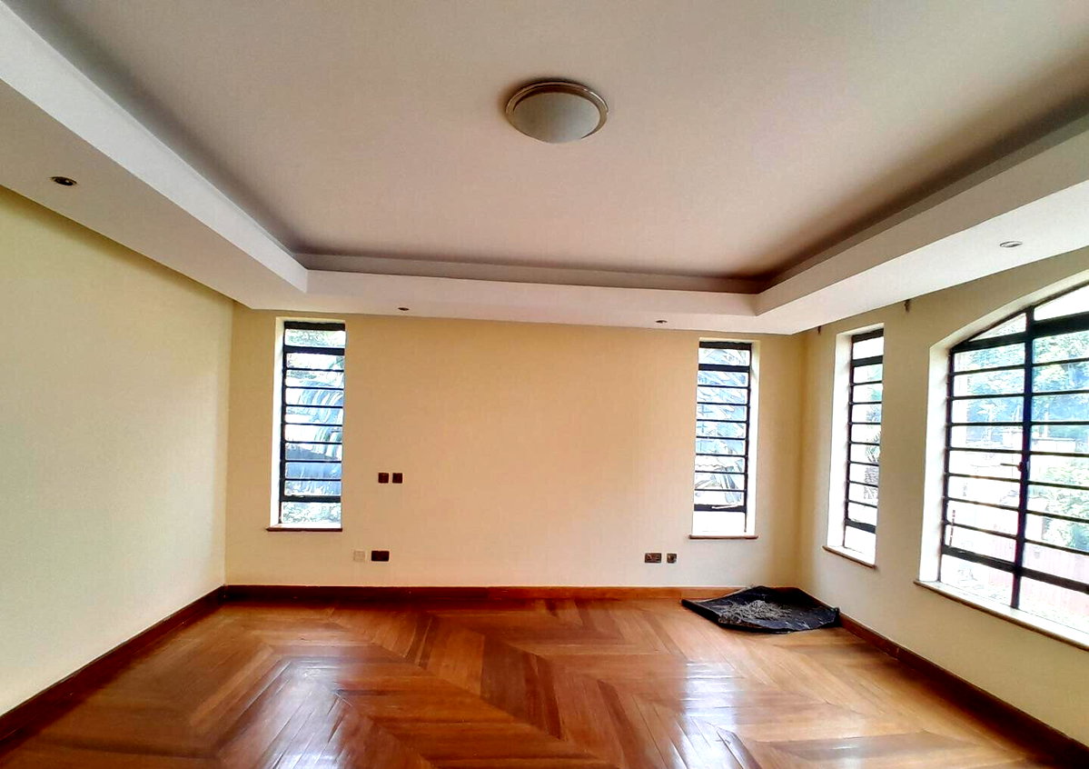 5-Ensuite Townhouse with DSQ & Backup Generator - Lavington