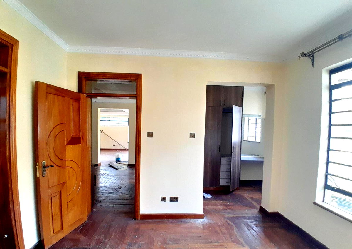 5-Ensuite Townhouse with DSQ & Backup Generator - Lavington