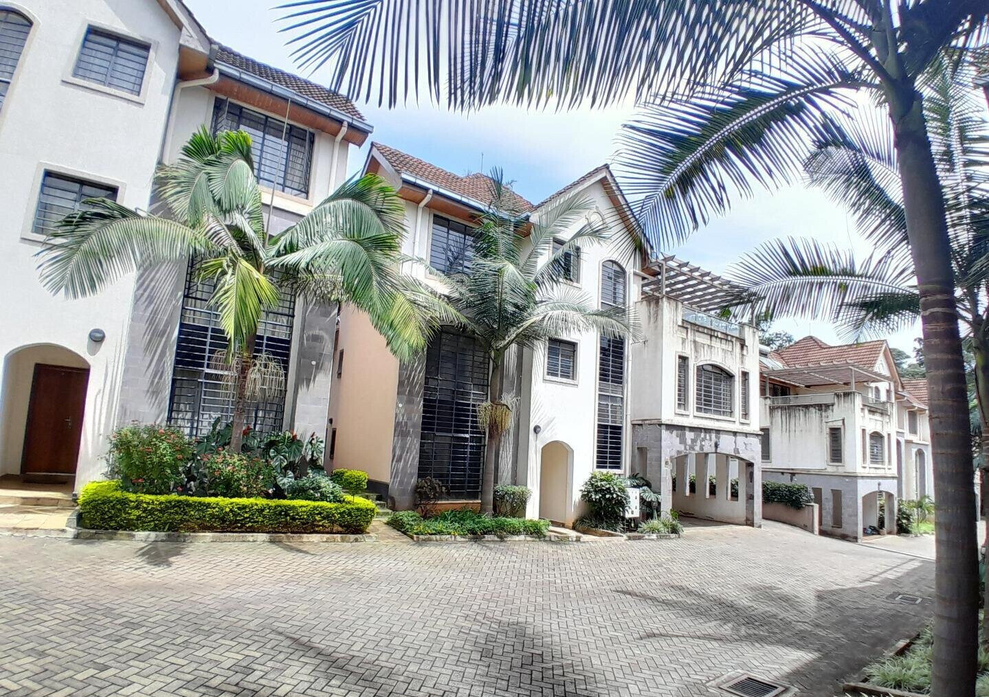 5-Ensuite Townhouse with DSQ & Backup Generator - Lavington