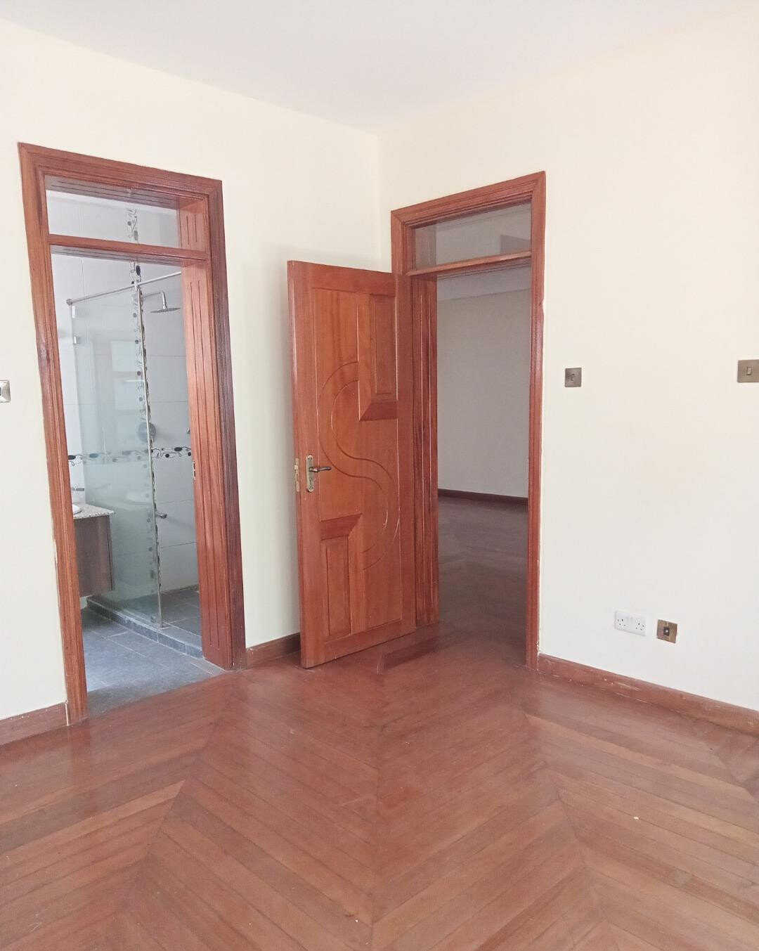 5-Ensuite Townhouse with Rooftop Gazebo & Fireplace - Lavington