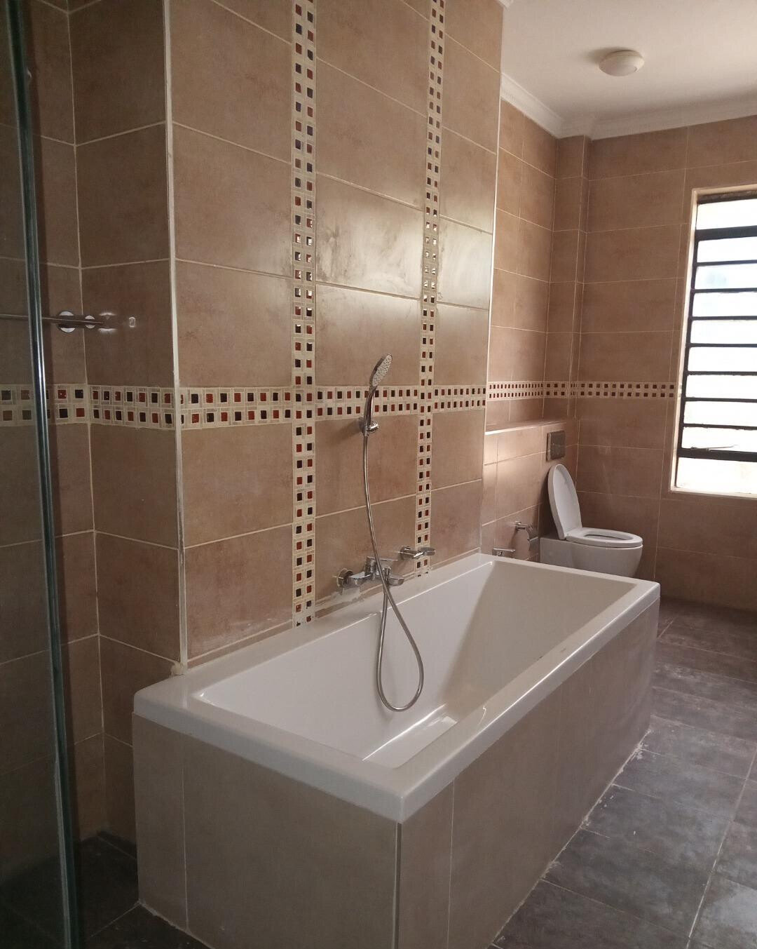 5-Ensuite Townhouse with Rooftop Gazebo & Fireplace - Lavington