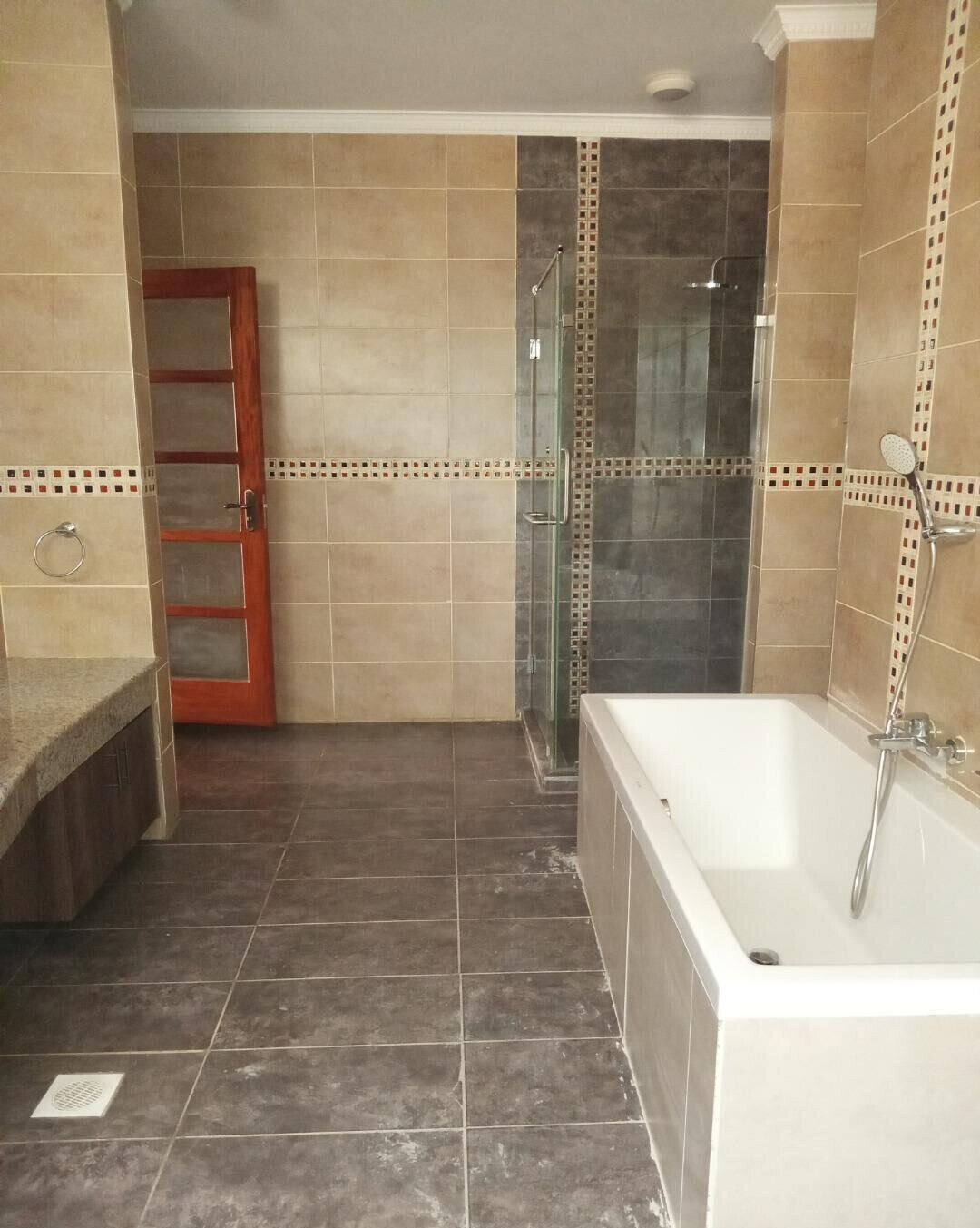 5-Ensuite Townhouse with Rooftop Gazebo & Fireplace - Lavington