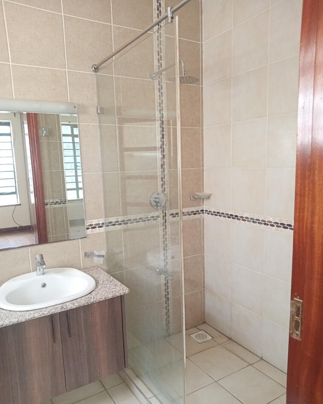 5-Ensuite Townhouse with Rooftop Gazebo & Fireplace - Lavington