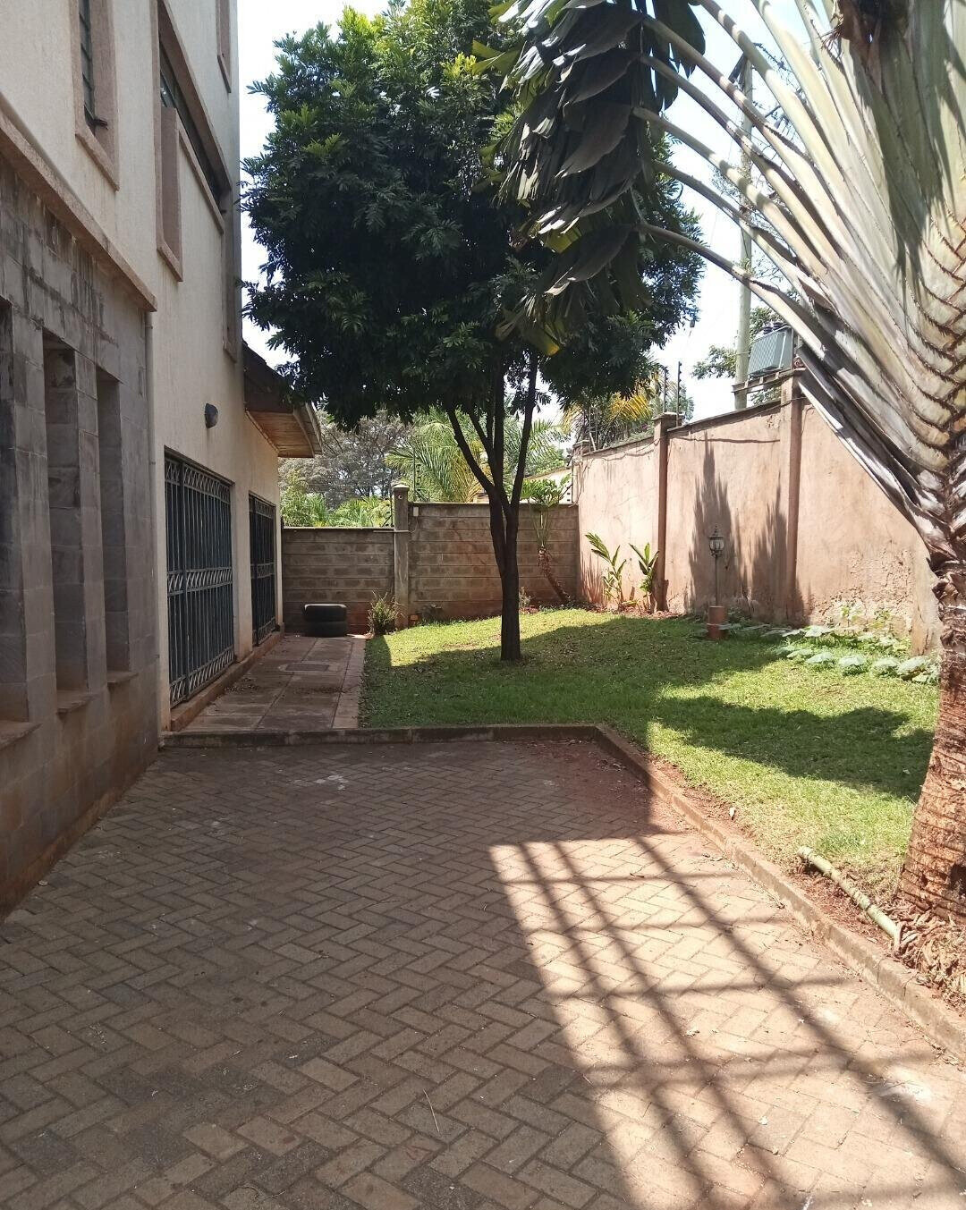 5-Ensuite Townhouse with Rooftop Gazebo & Fireplace - Lavington