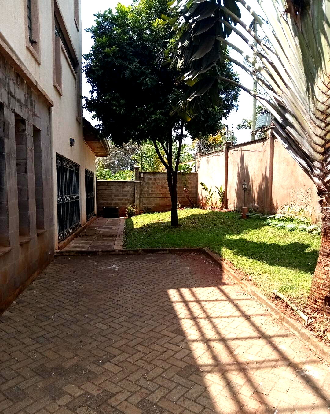 5-Ensuite Townhouse with Rooftop Gazebo & Fireplace - Lavington