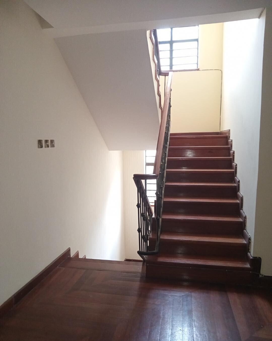 5-Ensuite Townhouse with Rooftop Gazebo & Fireplace - Lavington