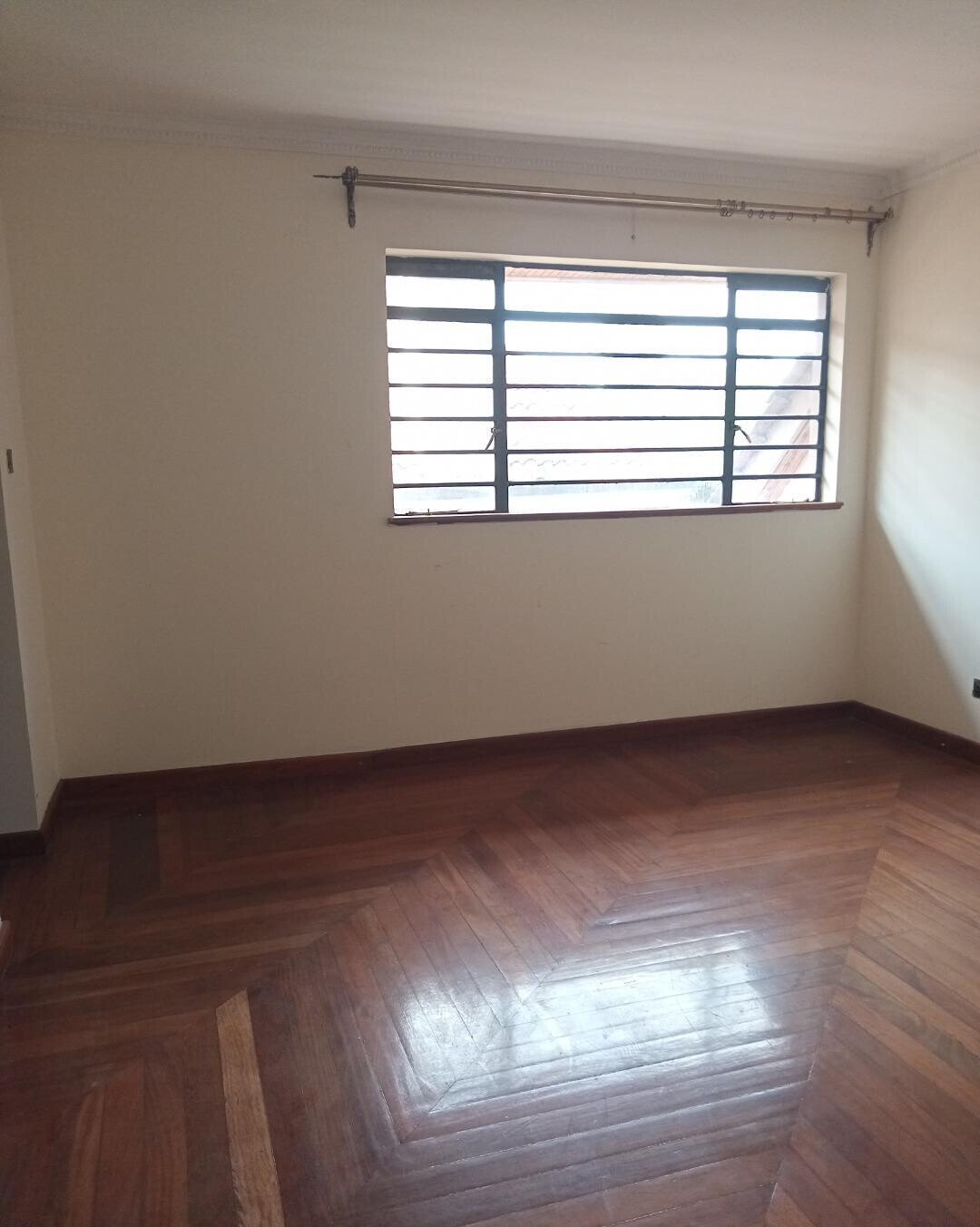 5-Ensuite Townhouse with Rooftop Gazebo & Fireplace - Lavington