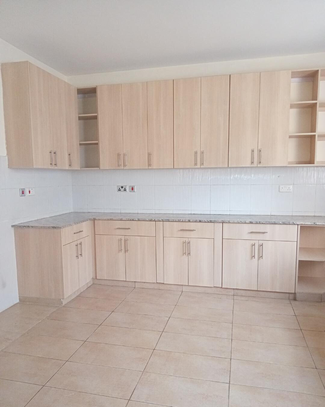 5-Ensuite Townhouse with Rooftop Gazebo & Fireplace - Lavington