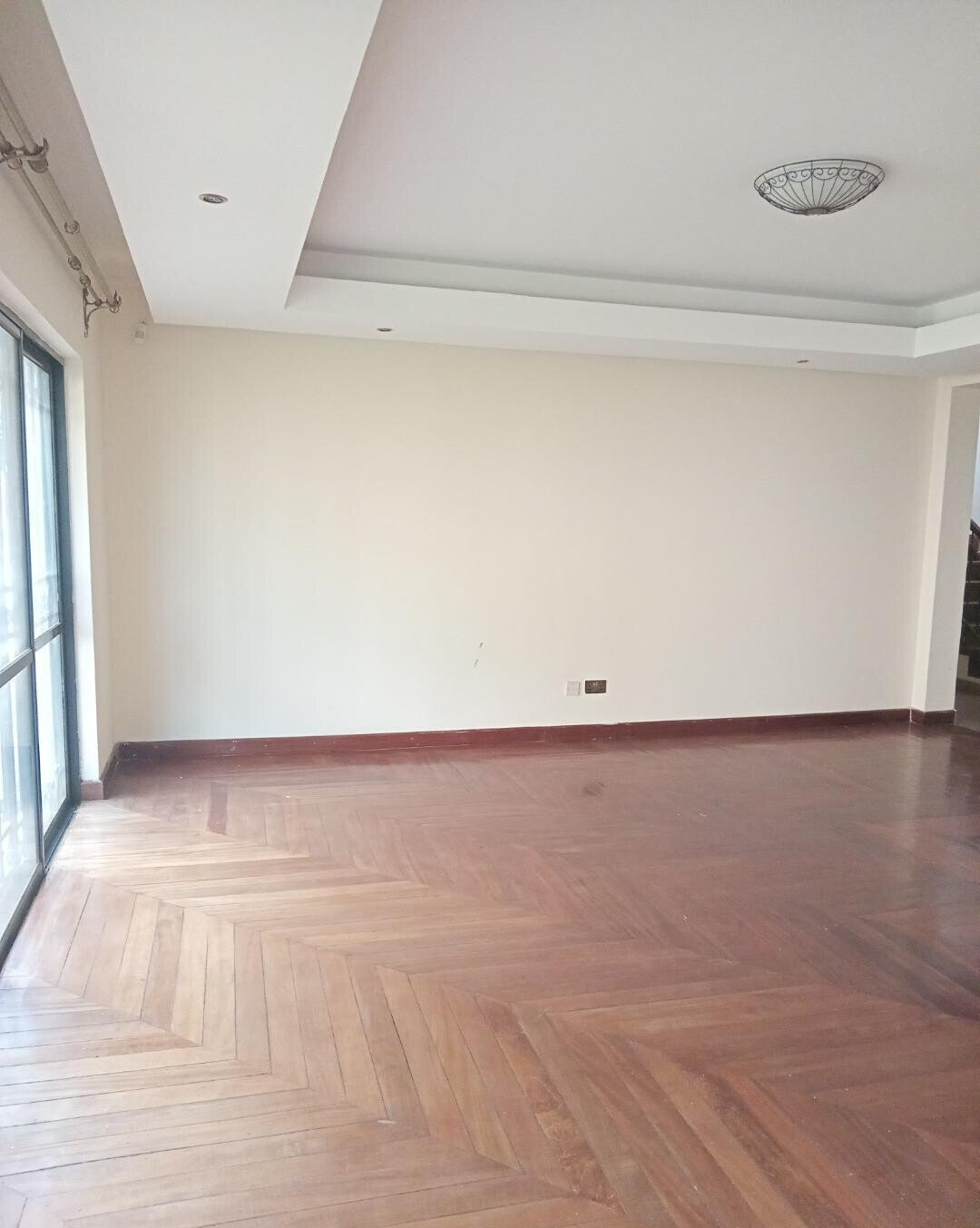 5-Ensuite Townhouse with Rooftop Gazebo & Fireplace - Lavington