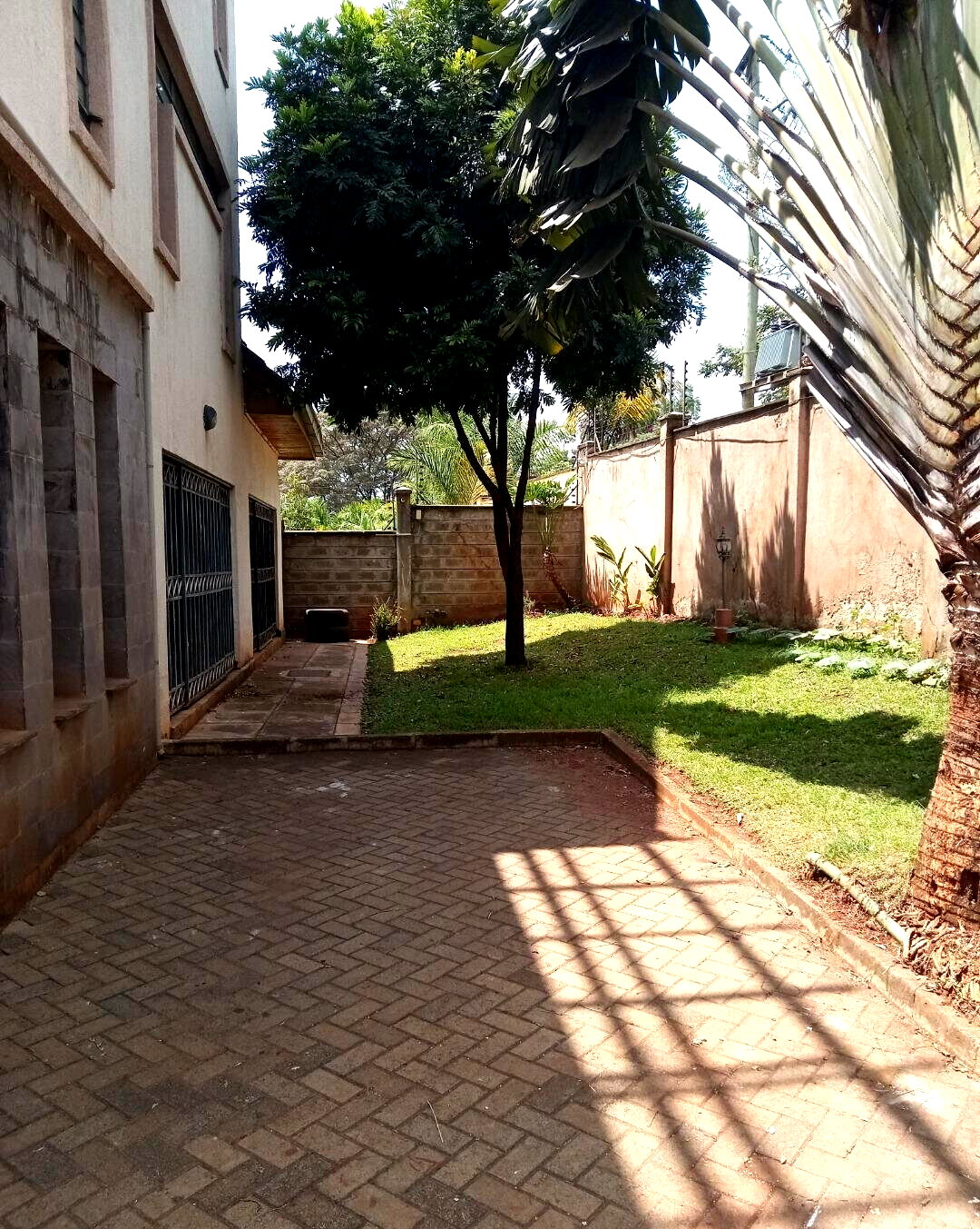 5-Ensuite Townhouse with Rooftop Gazebo & Fireplace - Lavington