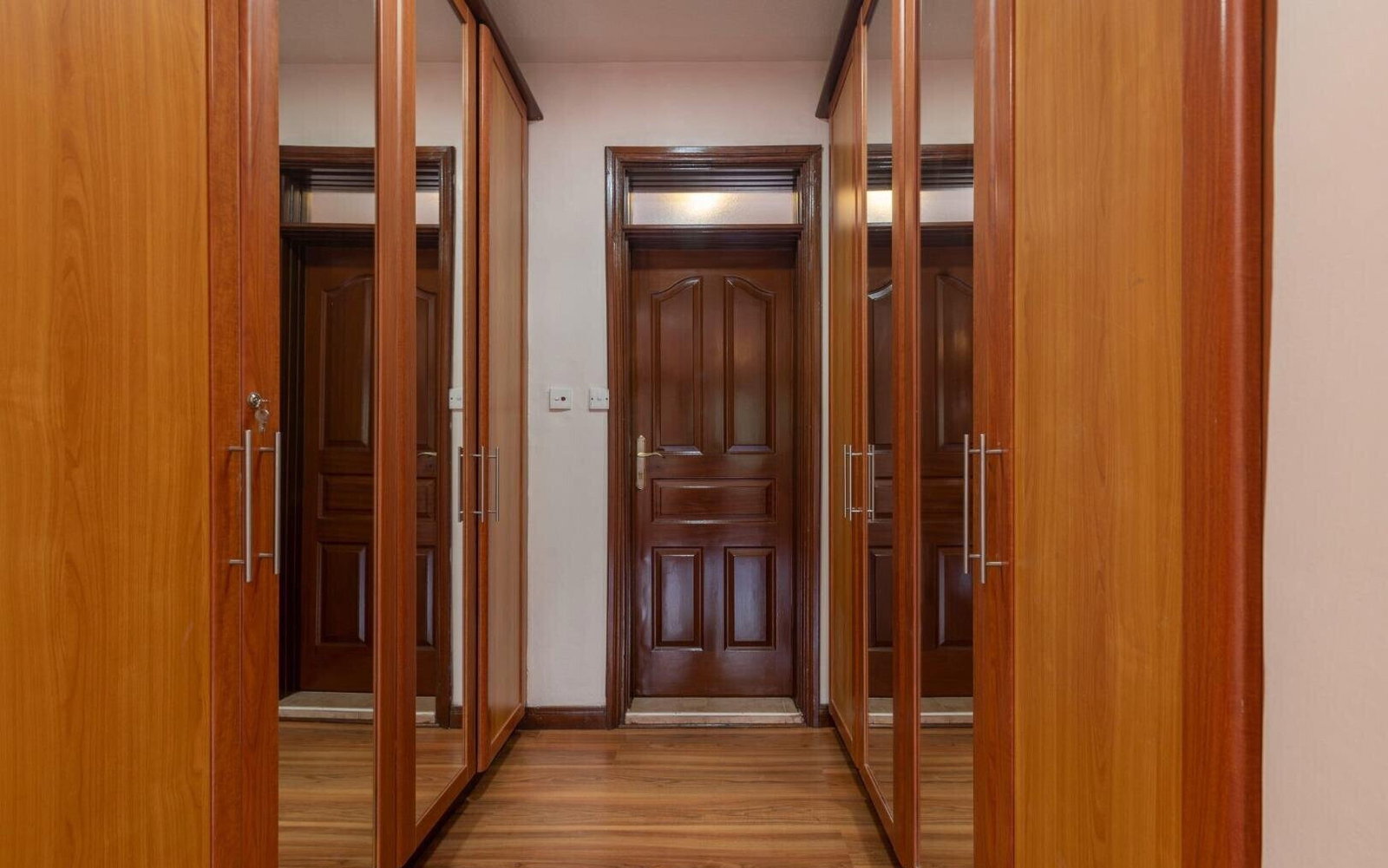4BR Townhouse with Rooftop Terrace & Pool - Spring Valley