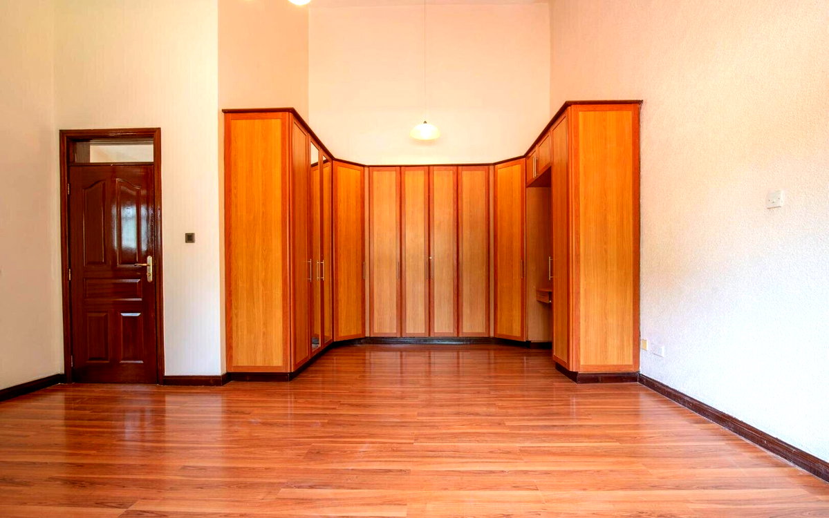4BR Townhouse with Rooftop Terrace & Pool - Spring Valley