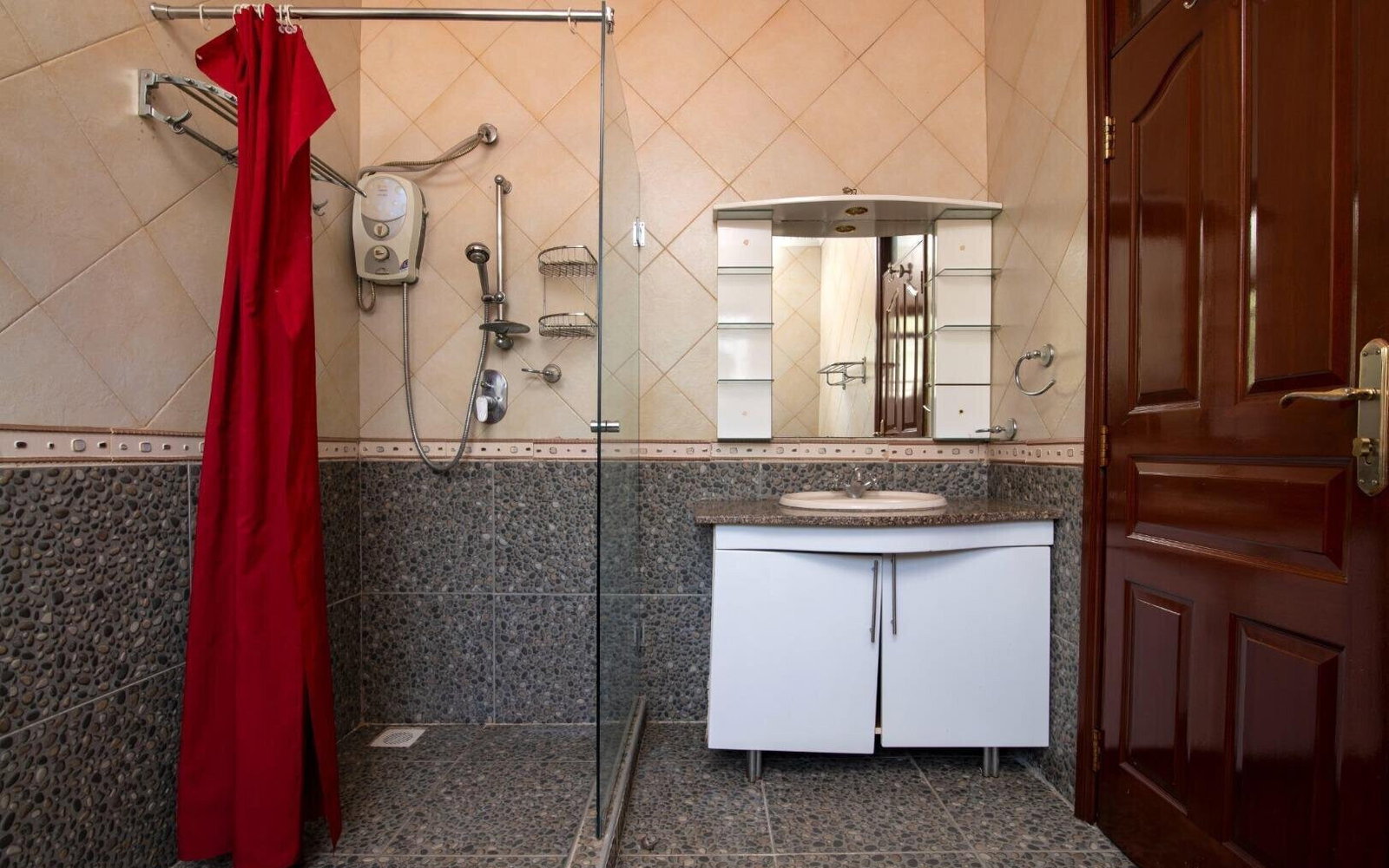 4BR Townhouse with Rooftop Terrace & Pool - Spring Valley