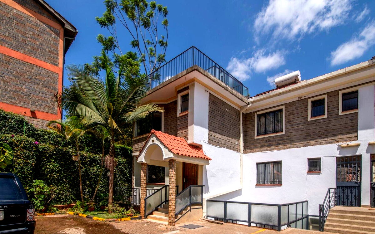 4BR Townhouse with Rooftop Terrace & Pool - Spring Valley