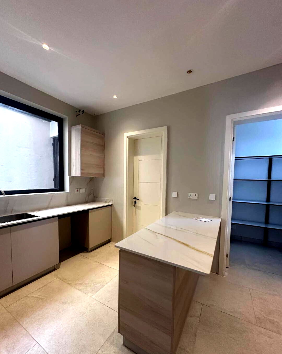 Newly Built 5-Ensuite Townhouse with Rooftop Terrace & Solar - Lavington