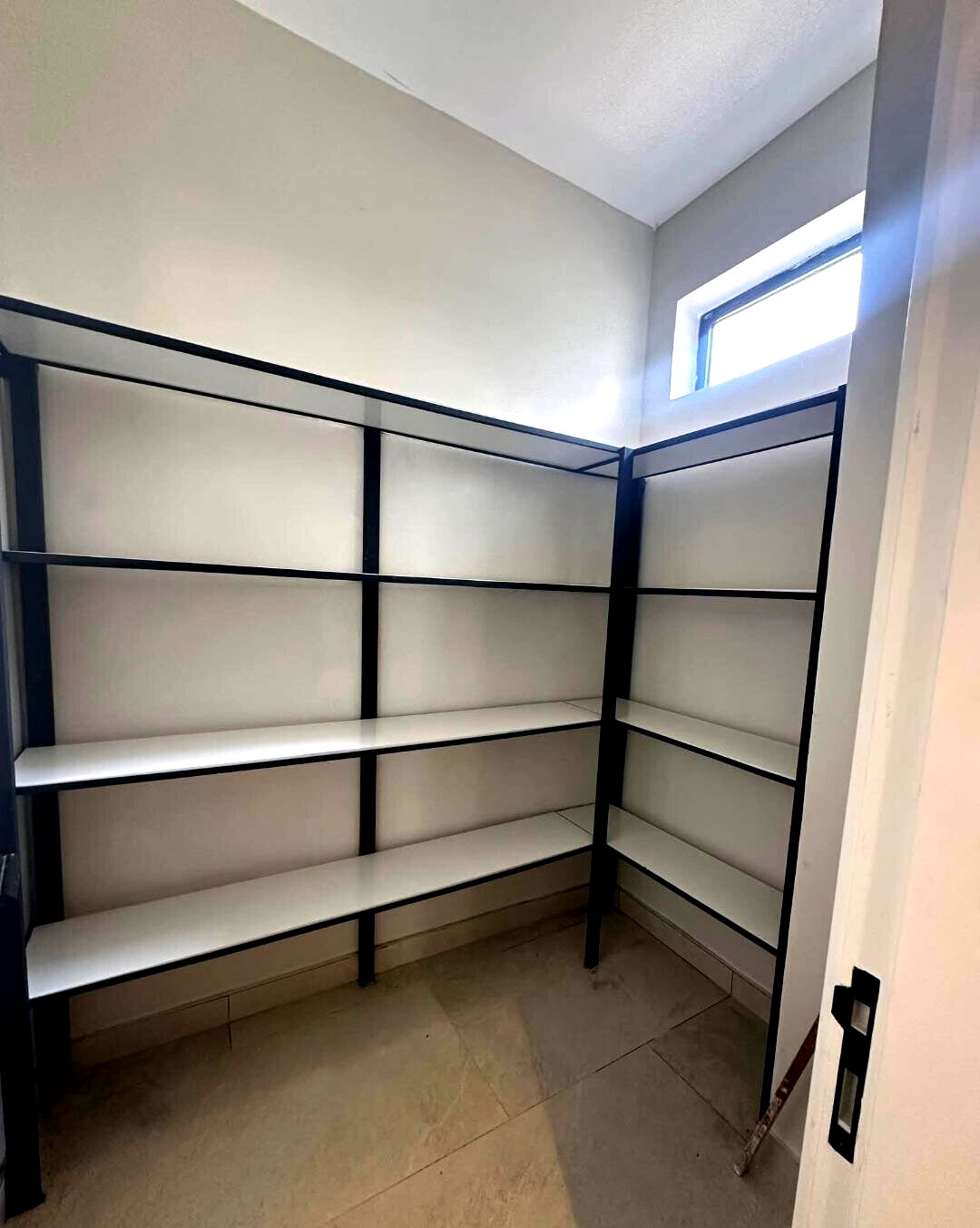 Newly Built 5-Ensuite Townhouse with Rooftop Terrace & Solar - Lavington