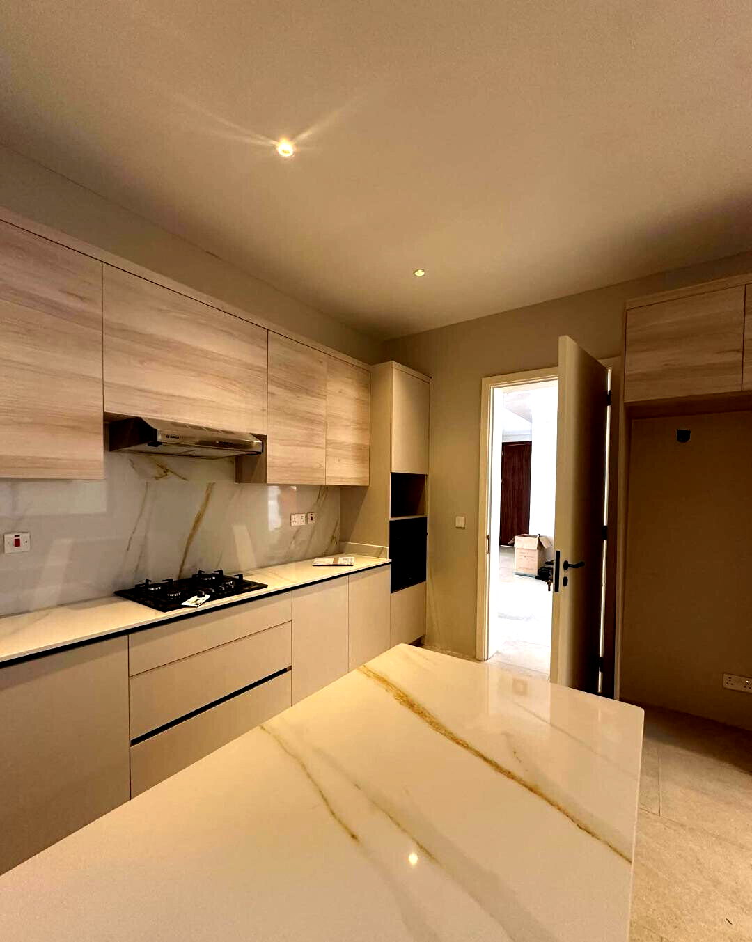 Newly Built 5-Ensuite Townhouse with Rooftop Terrace & Solar - Lavington