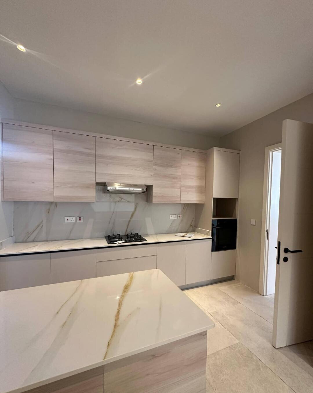 Newly Built 5-Ensuite Townhouse with Rooftop Terrace & Solar - Lavington