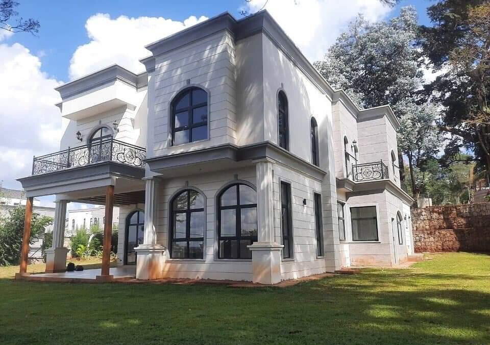 0.5-Acre 4BR Villa with Clubhouse & Pool - Loresho
