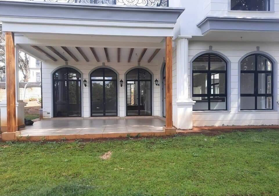 0.5-Acre 4BR Villa with Clubhouse & Pool - Loresho