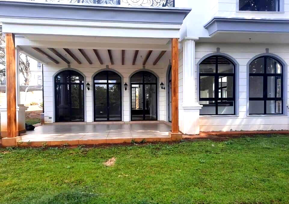 0.5-Acre 4BR Villa with Clubhouse & Pool - Loresho
