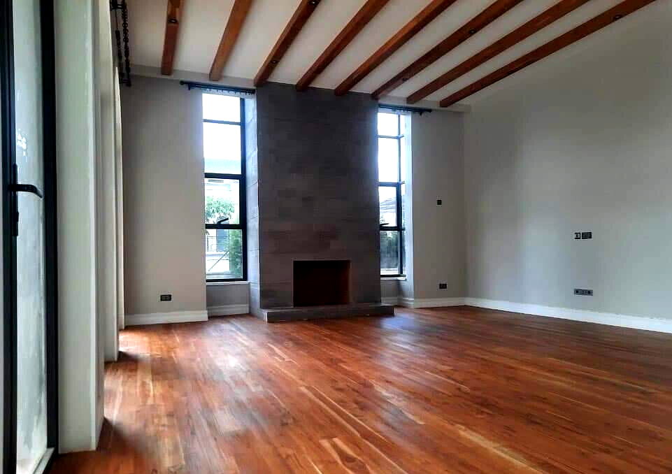 0.5-Acre 4BR Villa with Clubhouse & Pool - Loresho