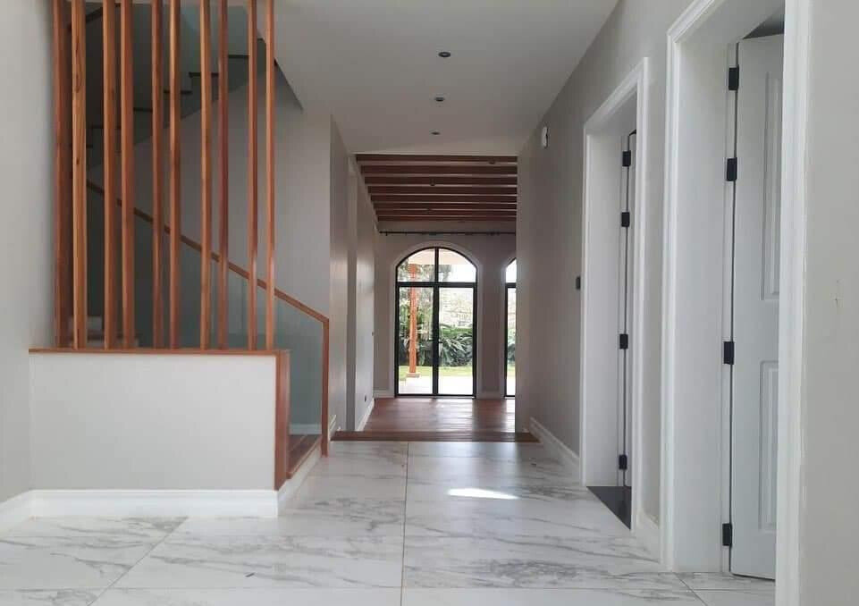0.5-Acre 4BR Villa with Clubhouse & Pool - Loresho