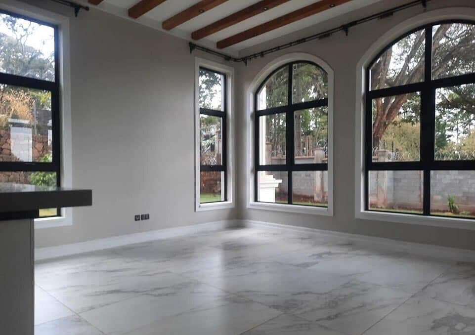 0.5-Acre 4BR Villa with Clubhouse & Pool - Loresho