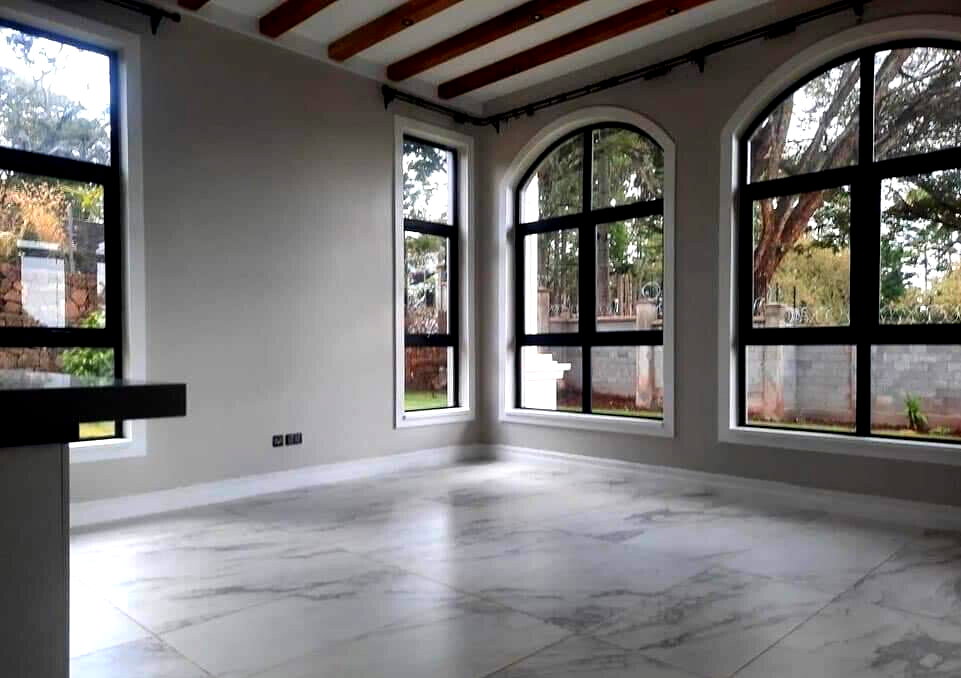 0.5-Acre 4BR Villa with Clubhouse & Pool - Loresho
