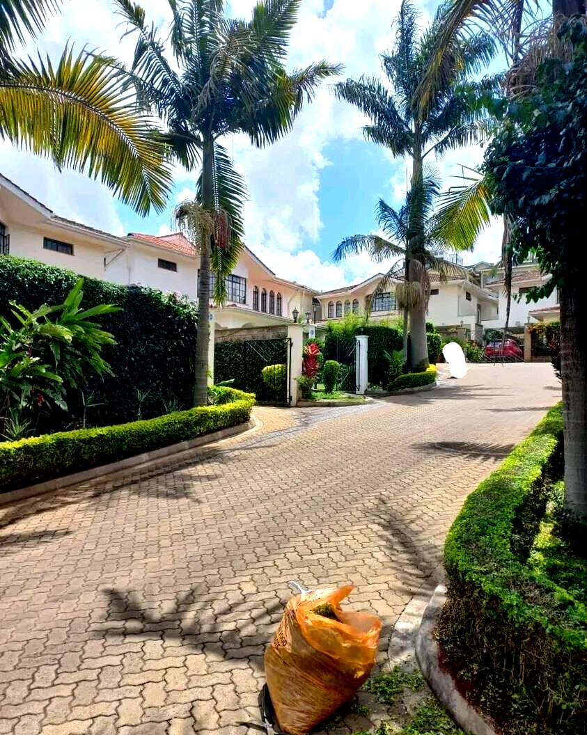 5-Ensuite Townhouse with DSQ & Private Garden - Westlands