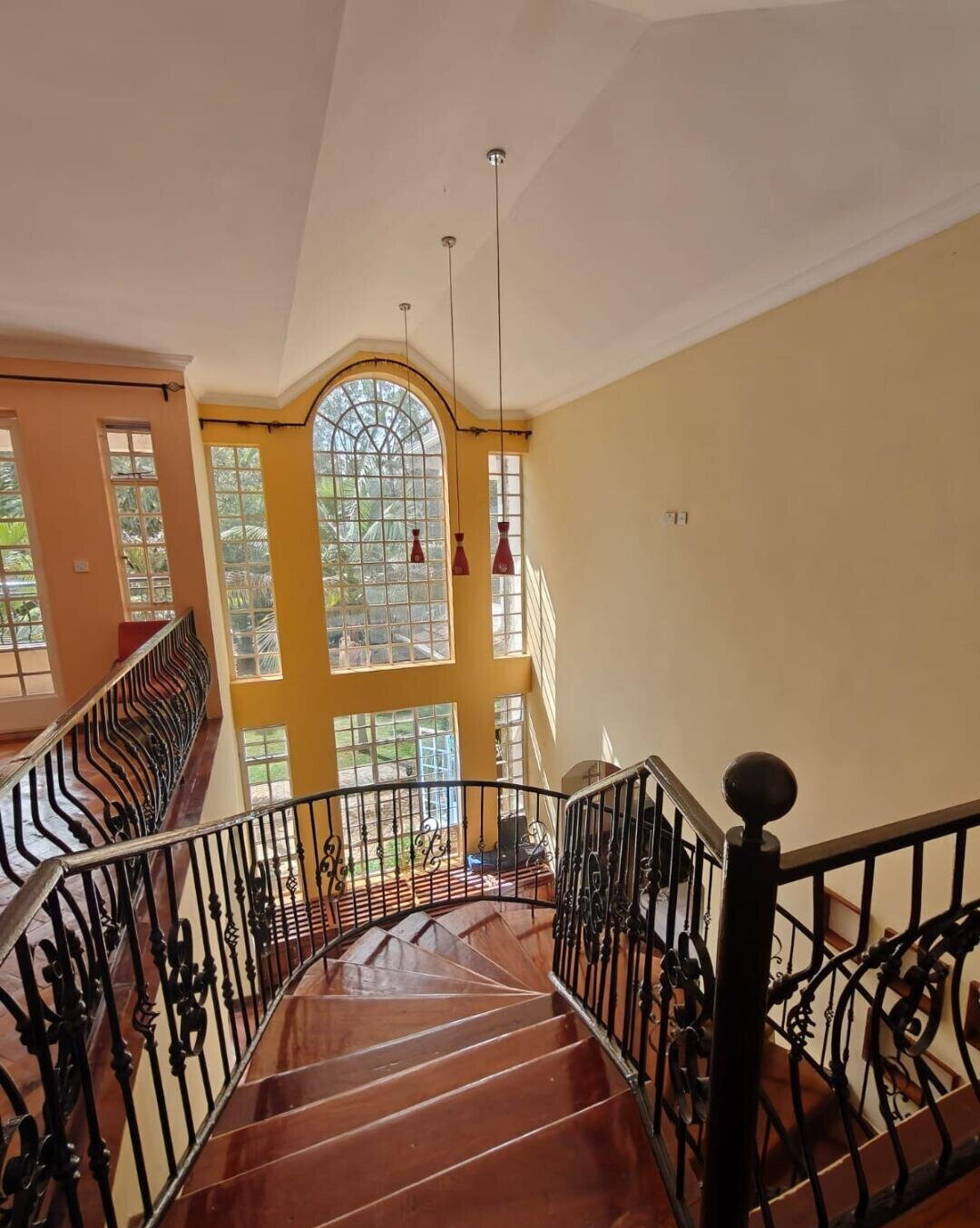4BR All-Ensuite Villa with Modern Kitchen & Pantry – Kerarapon