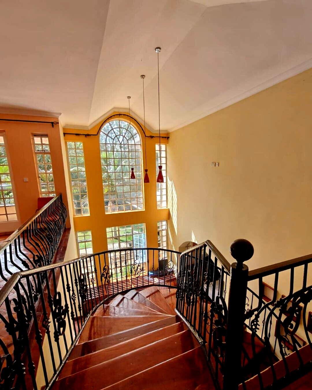 4BR All-Ensuite Villa with Modern Kitchen & Pantry – Kerarapon