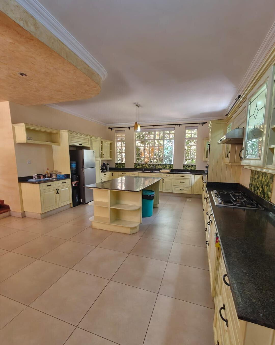 4BR All-Ensuite Villa with Modern Kitchen & Pantry – Kerarapon