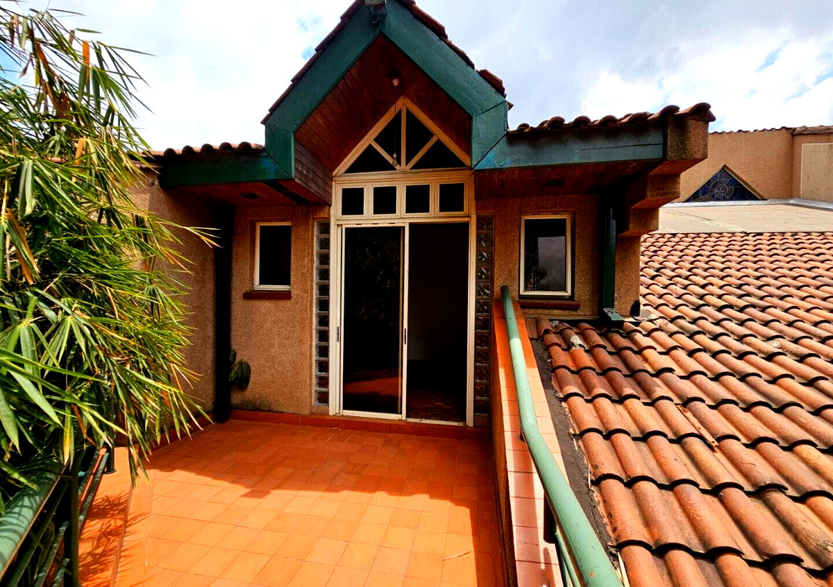 4 En-Suite Bedrooms with DSQ & Private Backyard - Kilimani