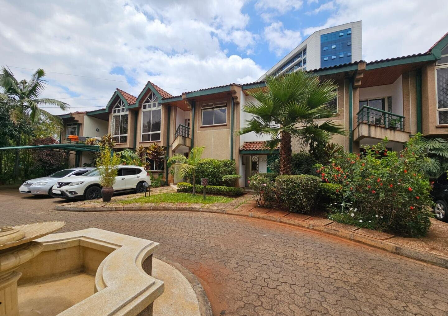4 En-Suite Bedrooms with DSQ & Private Backyard - Kilimani