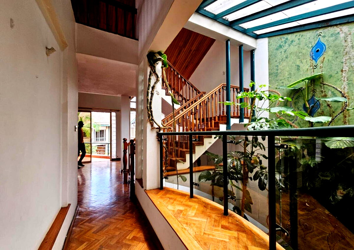 4 En-Suite Bedrooms with DSQ & Private Backyard - Kilimani