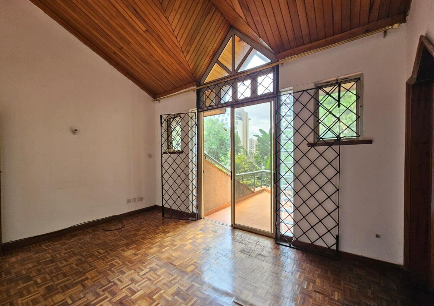 4 En-Suite Bedrooms with DSQ & Private Backyard - Kilimani