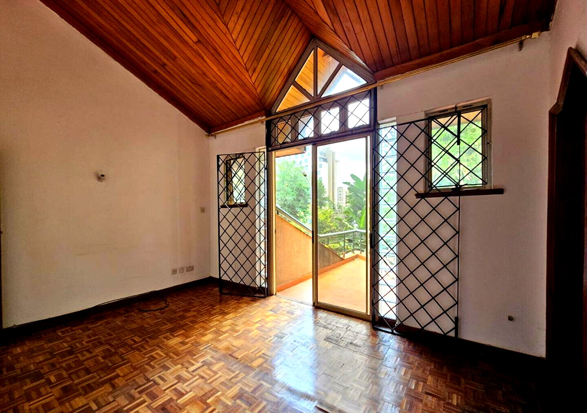 4 En-Suite Bedrooms with DSQ & Private Backyard - Kilimani