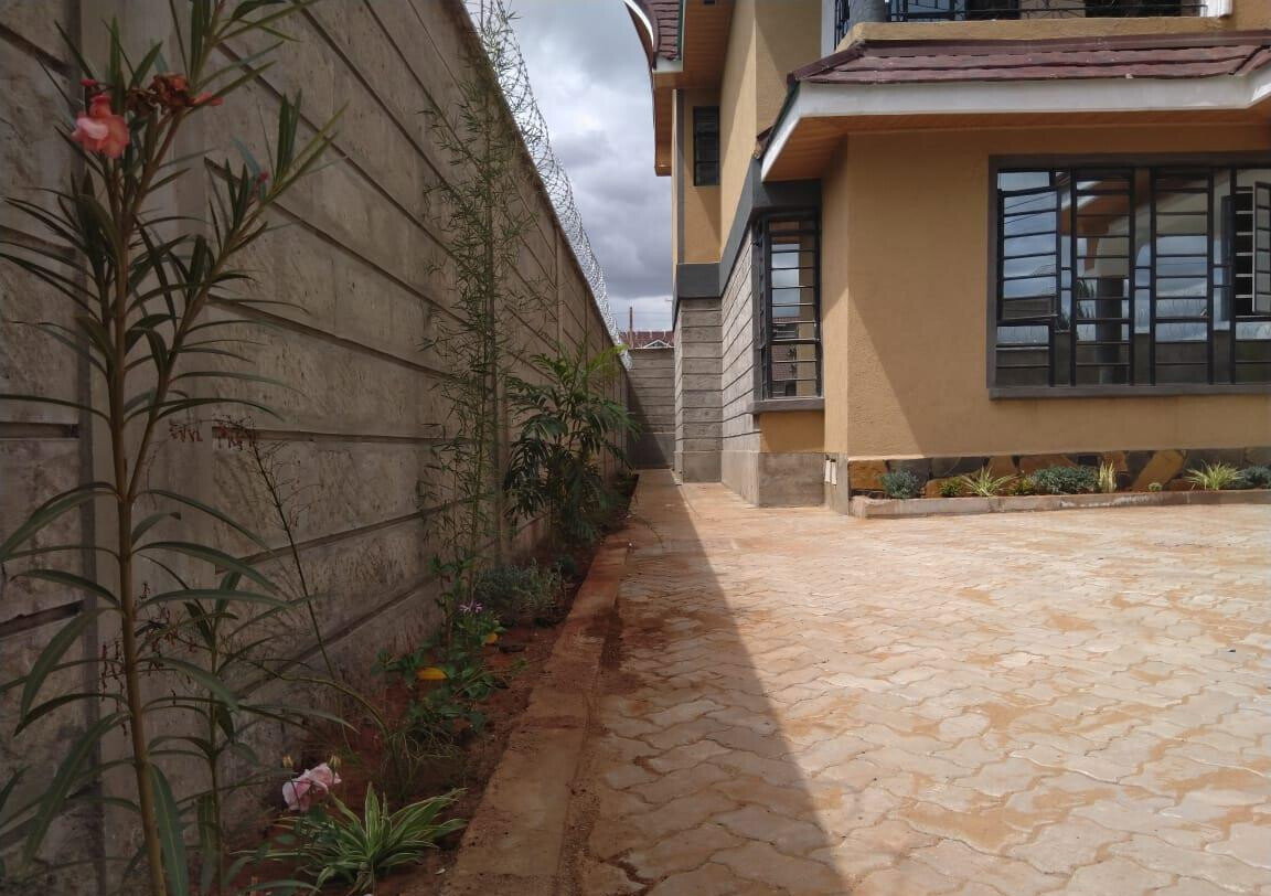 Newly Built 4BR All-Ensuite Maisonette with DSQ - Membley Estate