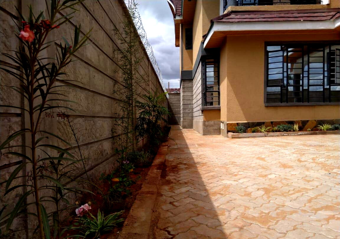 Newly Built 4BR All-Ensuite Maisonette with DSQ - Membley Estate