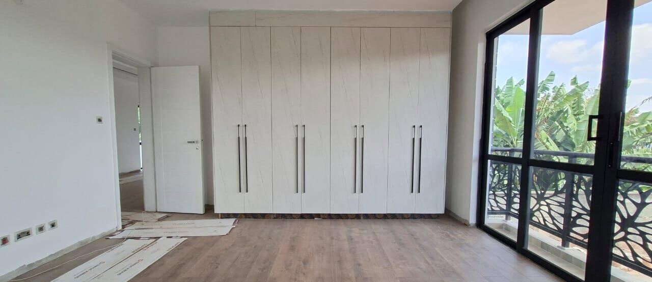 5BR All-Ensuite Townhouse with Pool & Chef's Kitchen - Lavington