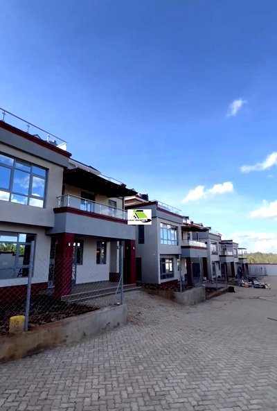 50x100 Townhouse with Garden