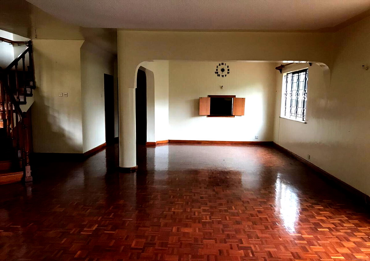 Spacious 5-Ensuite Townhouse with DSQ & Pool - Lavington
