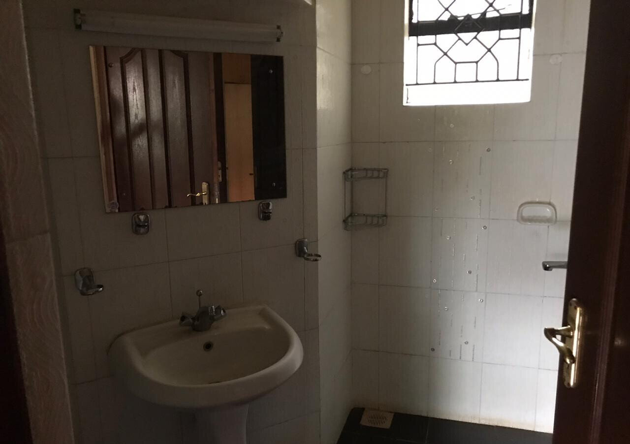 Spacious 5-Ensuite Townhouse with DSQ & Pool - Lavington