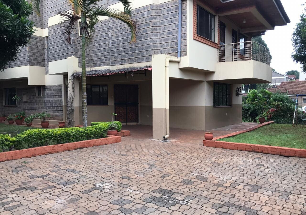 Spacious 5-Ensuite Townhouse with DSQ & Pool - Lavington