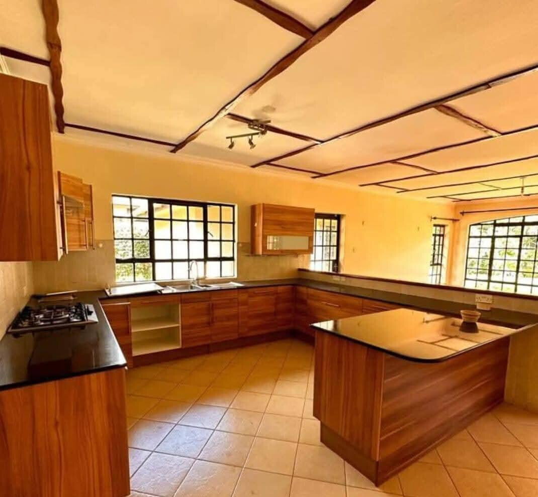 4-Bed Ensuite Townhouse on Half-Acre with Shared Pool – Karen Miotoni