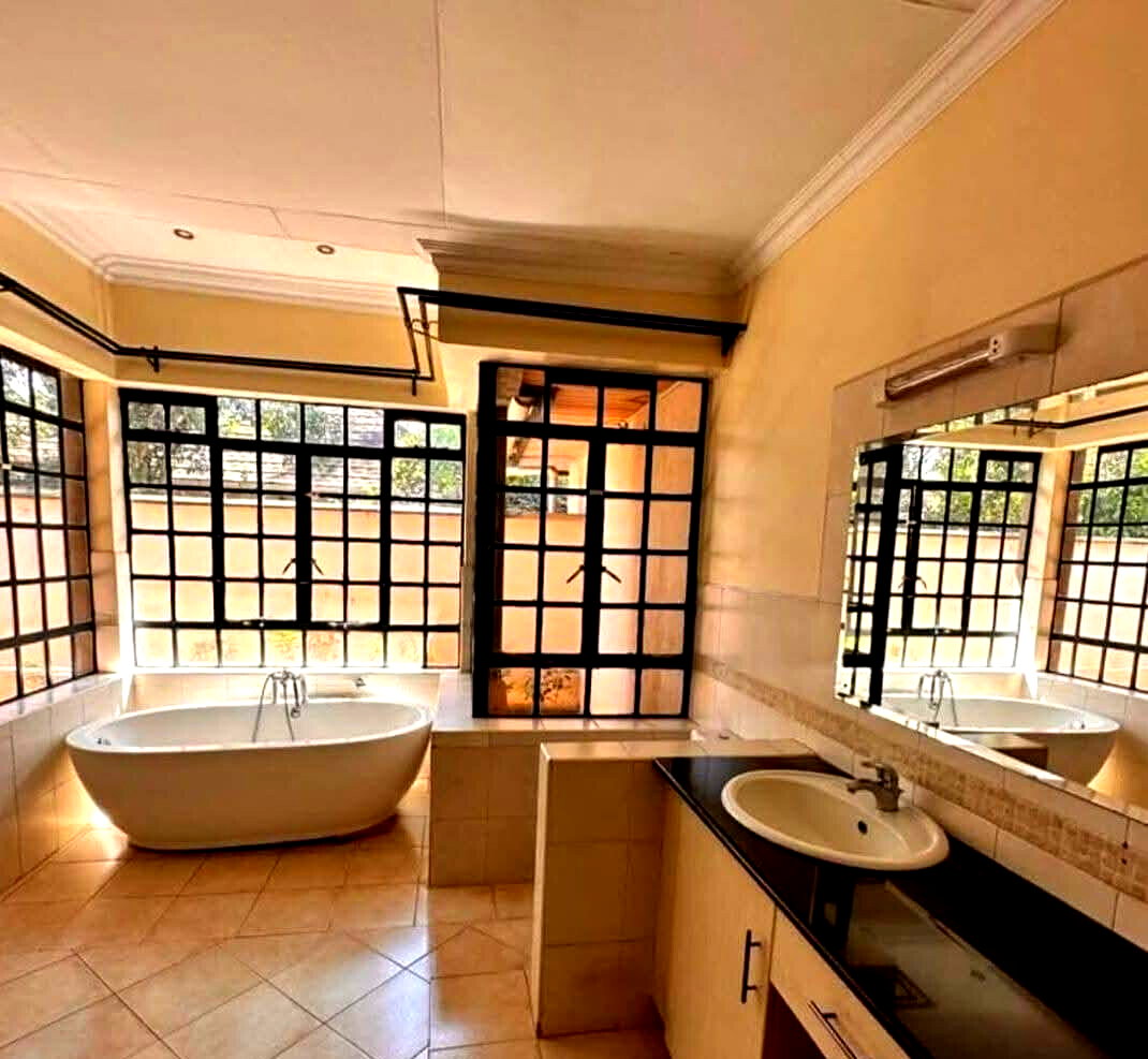 4-Bed Ensuite Townhouse on Half-Acre with Shared Pool – Karen Miotoni
