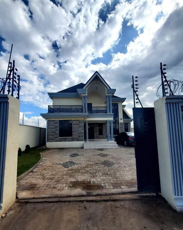 4BR All-Ensuite Townhouse with DSQ & Smart Lighting - Syokimau