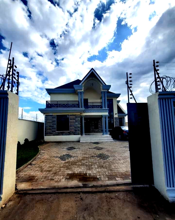 4BR All-Ensuite Townhouse with DSQ & Smart Lighting - Syokimau
